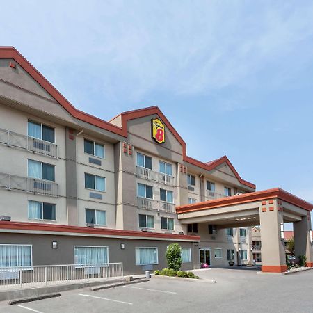 Отель Super 8 By Wyndham Abbotsford Bc Экстерьер фото